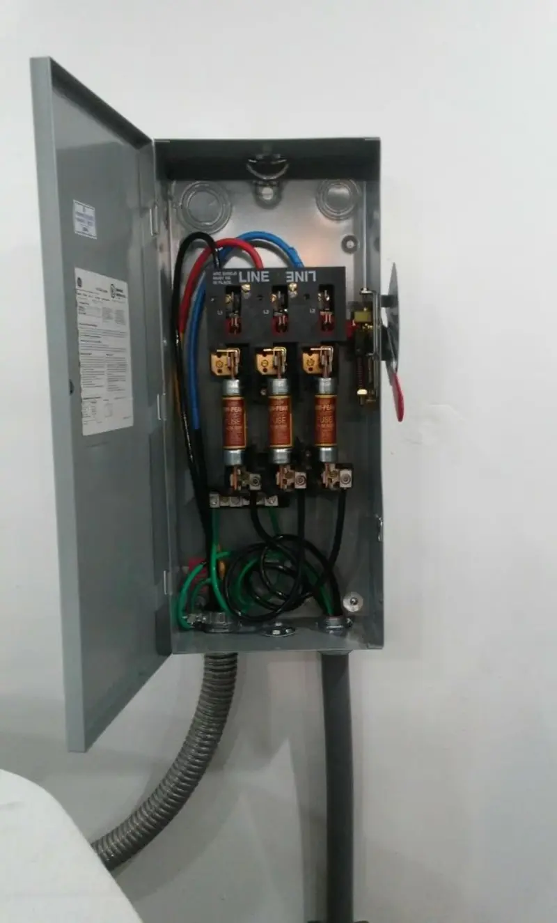 Three-phase disconnect switch installed for Smoke Detector Installation in Glencoe